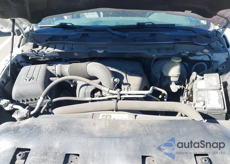 2017 Ram 1500 Express 4X4 6'4 Box z USA, uszkodzony, nr VIN 1C6RR7FT0HS674664